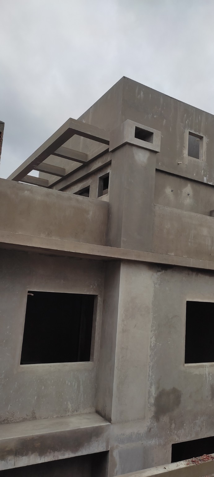 Obra residencial em fase de reboco